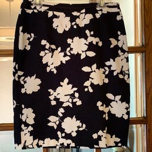 Talbots size 8 bold navy/black/white textured!